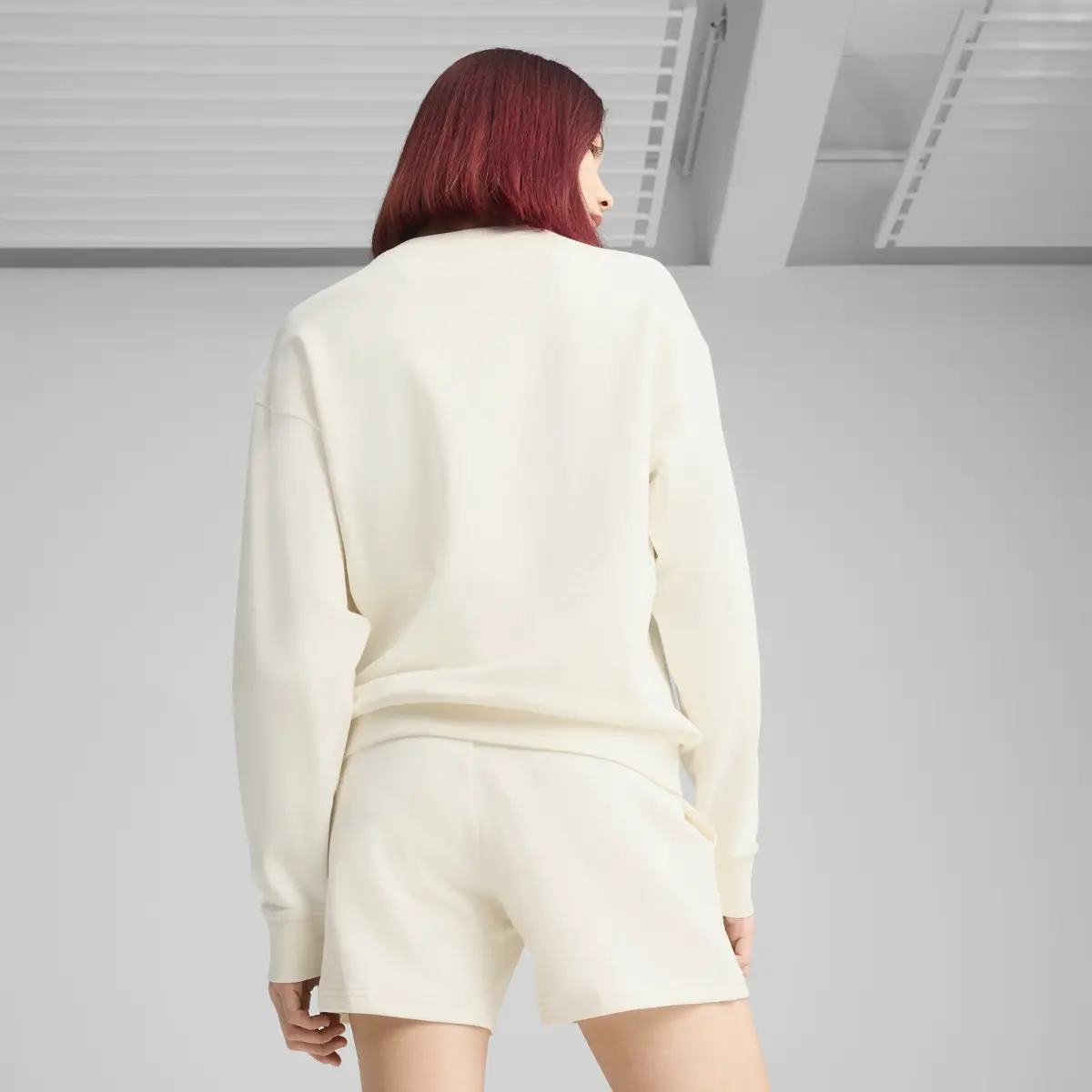 PUMA ESS ELEVATED Comfort Crew TR Kadın Krem Sweatshirt