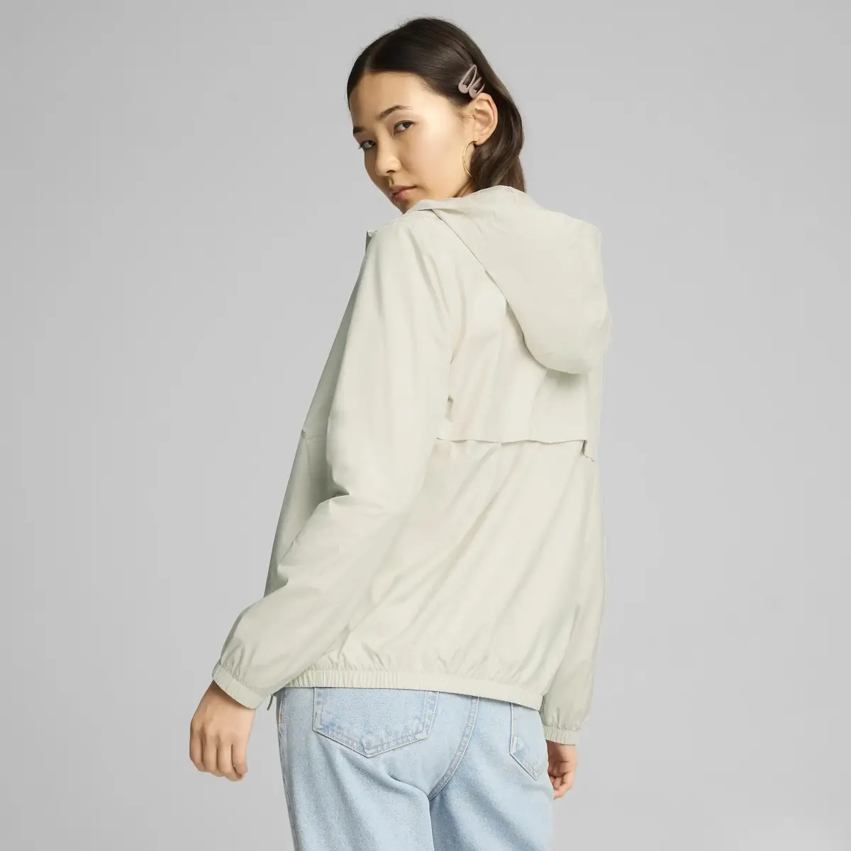 Puma ESS Solid Windbreaker Kırık Beyaz Kadın Ceket