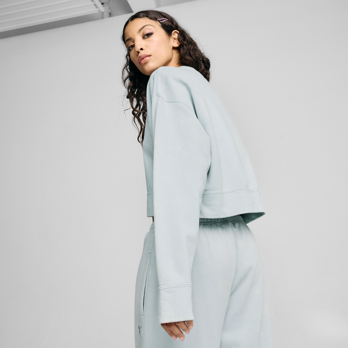 Puma DARE TO Relaxed Washed Crew Mavi Kadın Sweatshirt