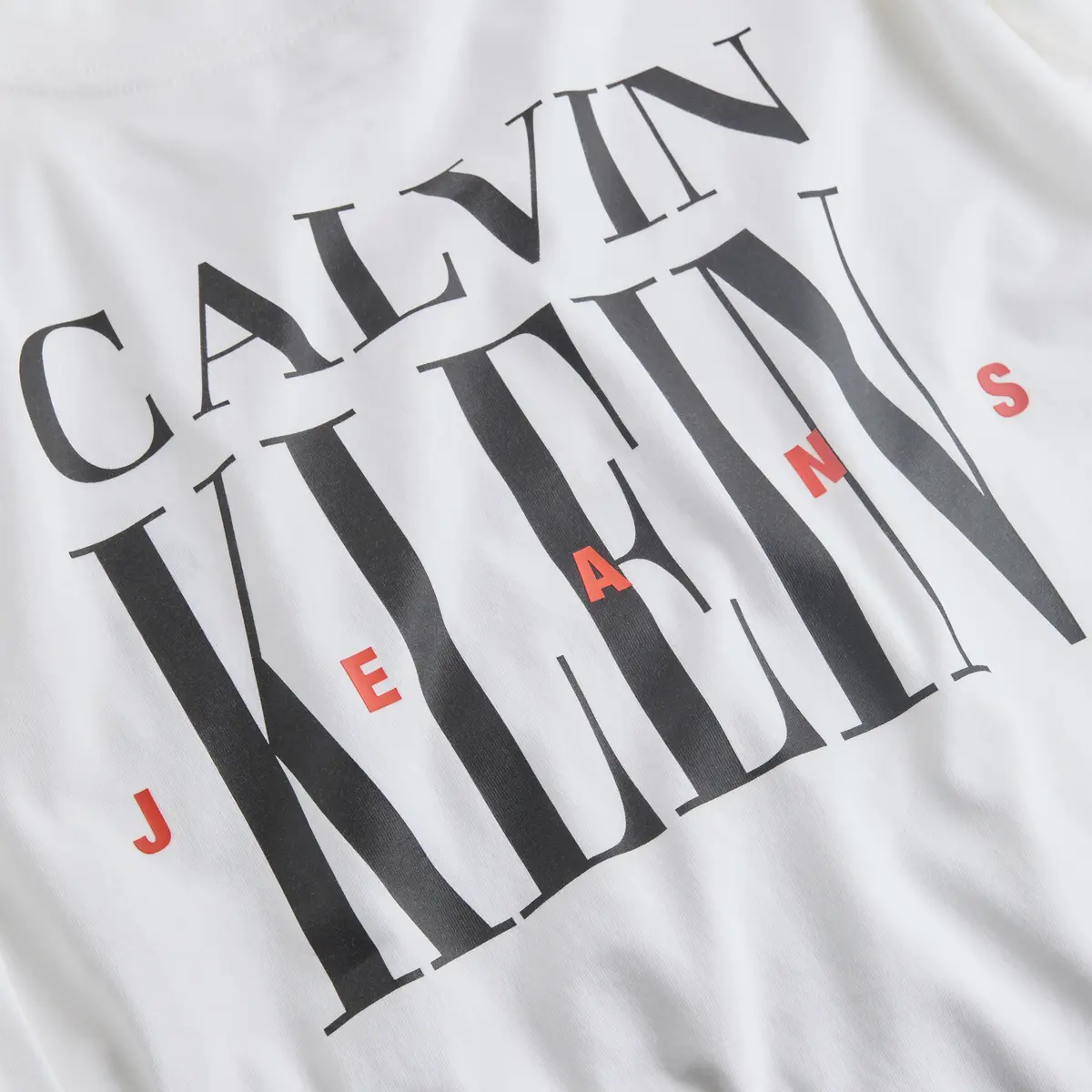 Calvin Klein SERIF FONT GRAPHIC T, YAF Beyaz Erkek T-Shirt & Polo