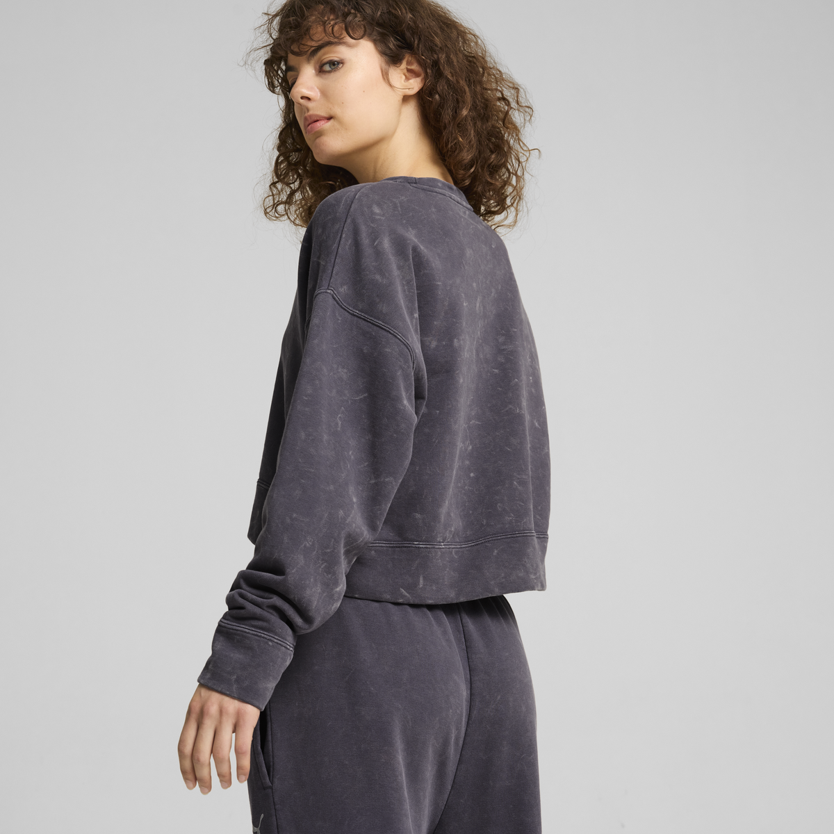 Puma DARE TO Relaxed Washed Crew Gri kadın Sweatshirt