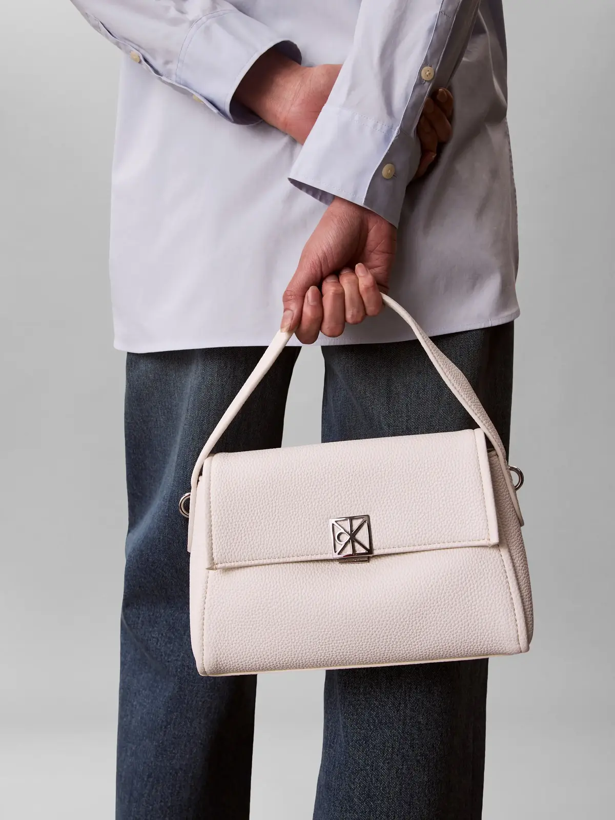 Calvin Klein EMBLEM HW PEBBLE SHO Beyaz Kadın Omuz Çantası