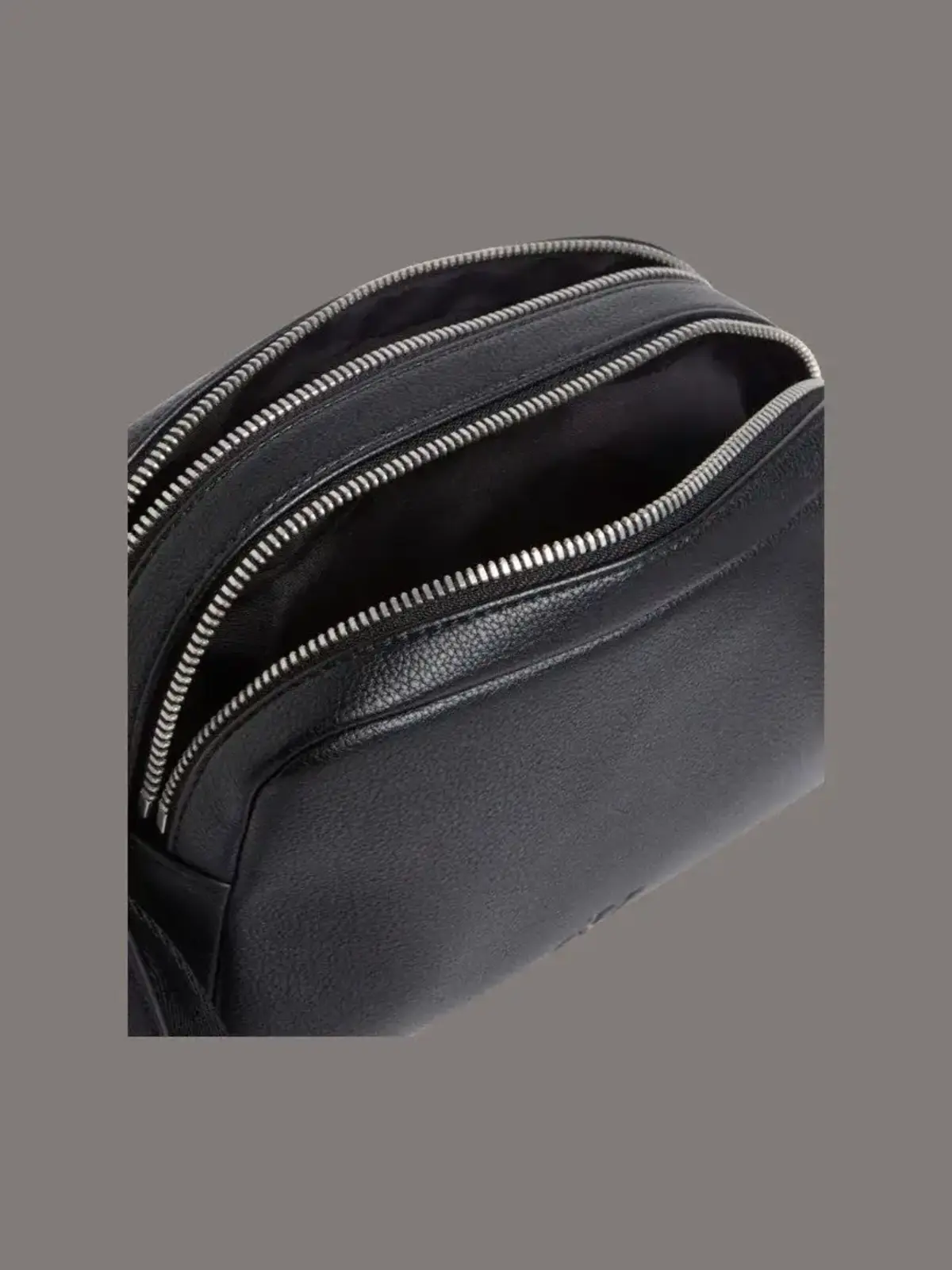 Calvin Klein ULTRALIGHT EW DBLE ZIP CAMERA BA Siyah Kadın El Çantası Calvin Klein ULTRALIGHT EW DBLE ZIP CAMERA BA Siyah Kadın El Çantası
