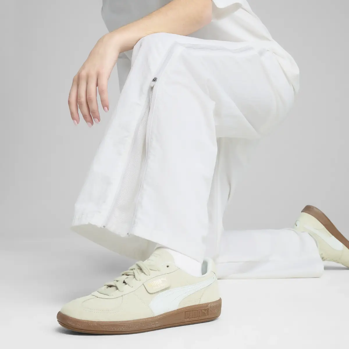 PUMA DARE TO Relaxed Pants Beyaz Kadın Eşofman Altı
