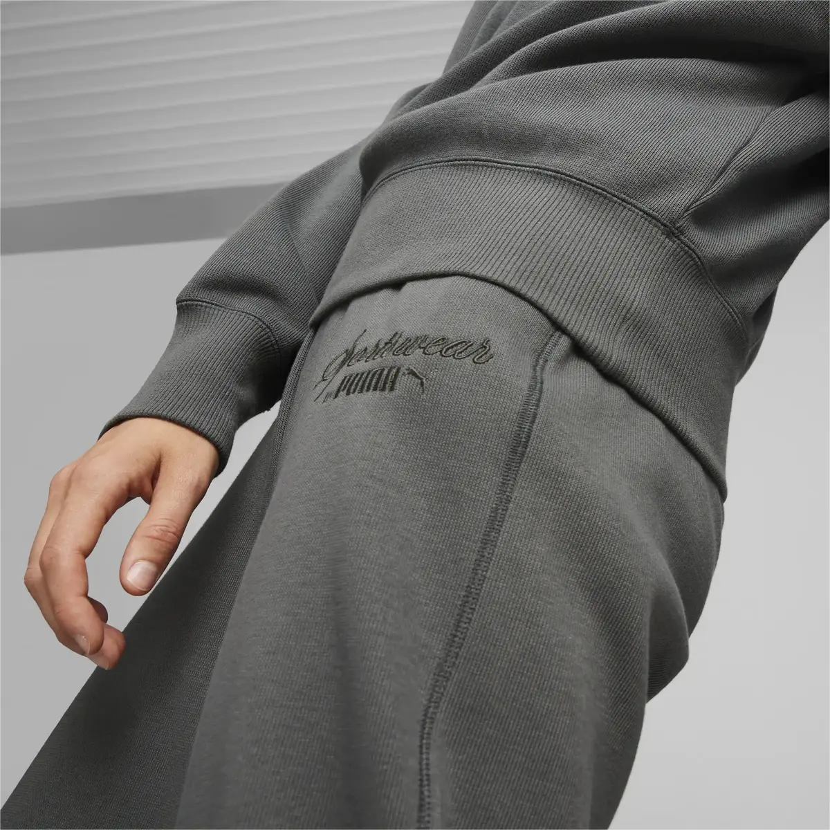 Puma CLASSICS+ Relaxed Crew Gri Kadın Sweatshirt