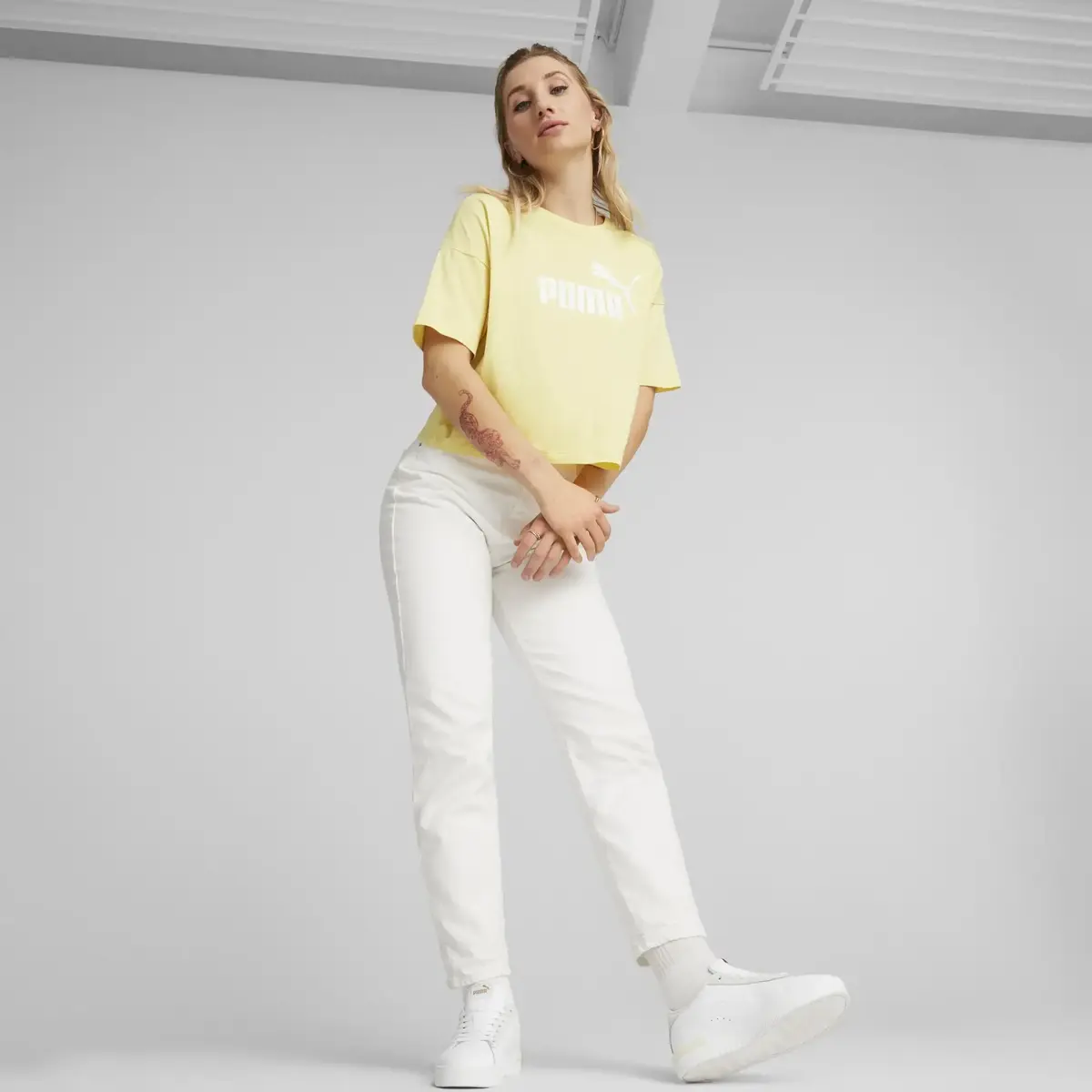 Puma Ess Cropped Logo Tee Light Straw Beyaz Kadın T-shirt