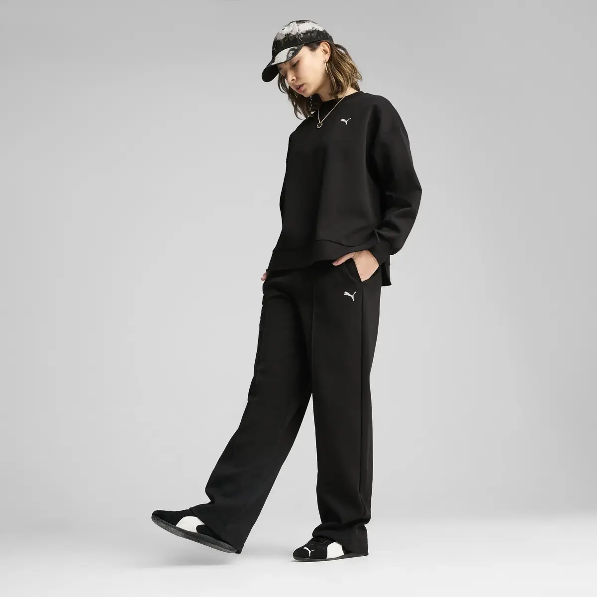 PUMA WARDROBE ESS Oversized Crew Siyah Kadın Sweatshirt