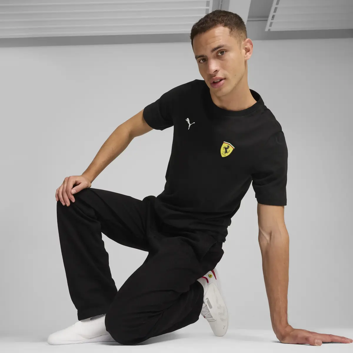 Puma Ferrari Race Clr Shield Tee Siyah Erkek T-Shirt