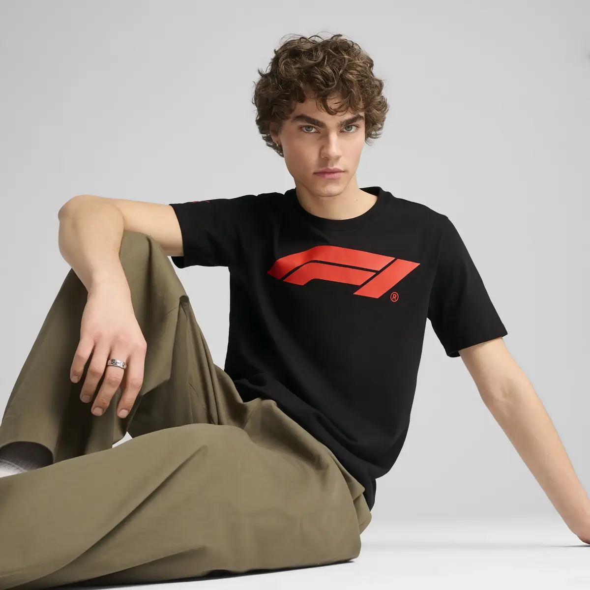 Puma F1 ESS Logo Tee 180g PUMA Black Siyah Erkek T-Shirt