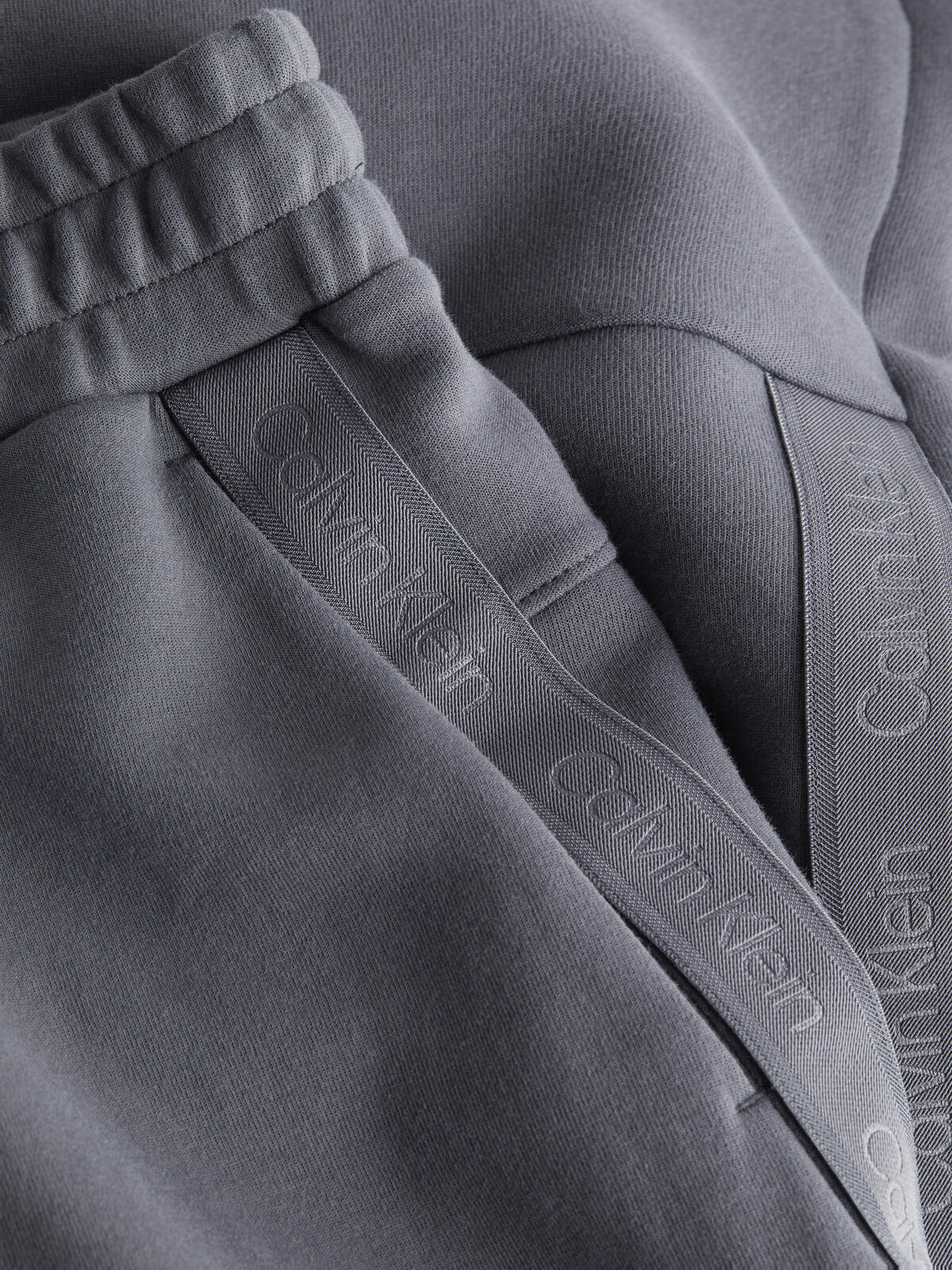 Calvin Klein TONAL DEBOSSED LOGO Erkek Gri Eşofman Altı