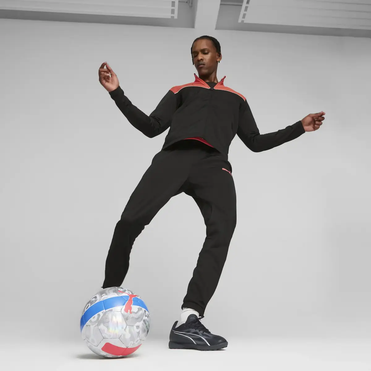 Puma ULTRA PLAY TT Siyah Erkek Halı Saha Ayakkabısı