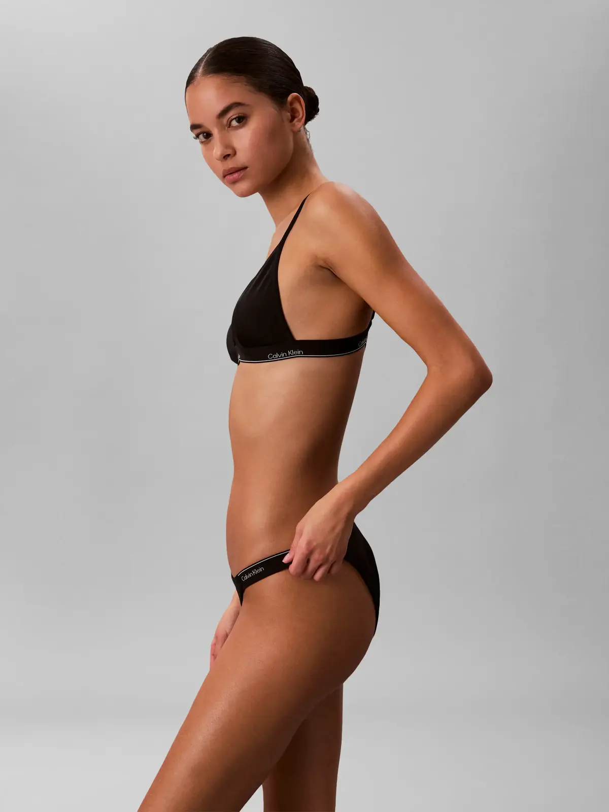 Calvin Klein TRIANGLE Siyah Üçgen Bikini Üst