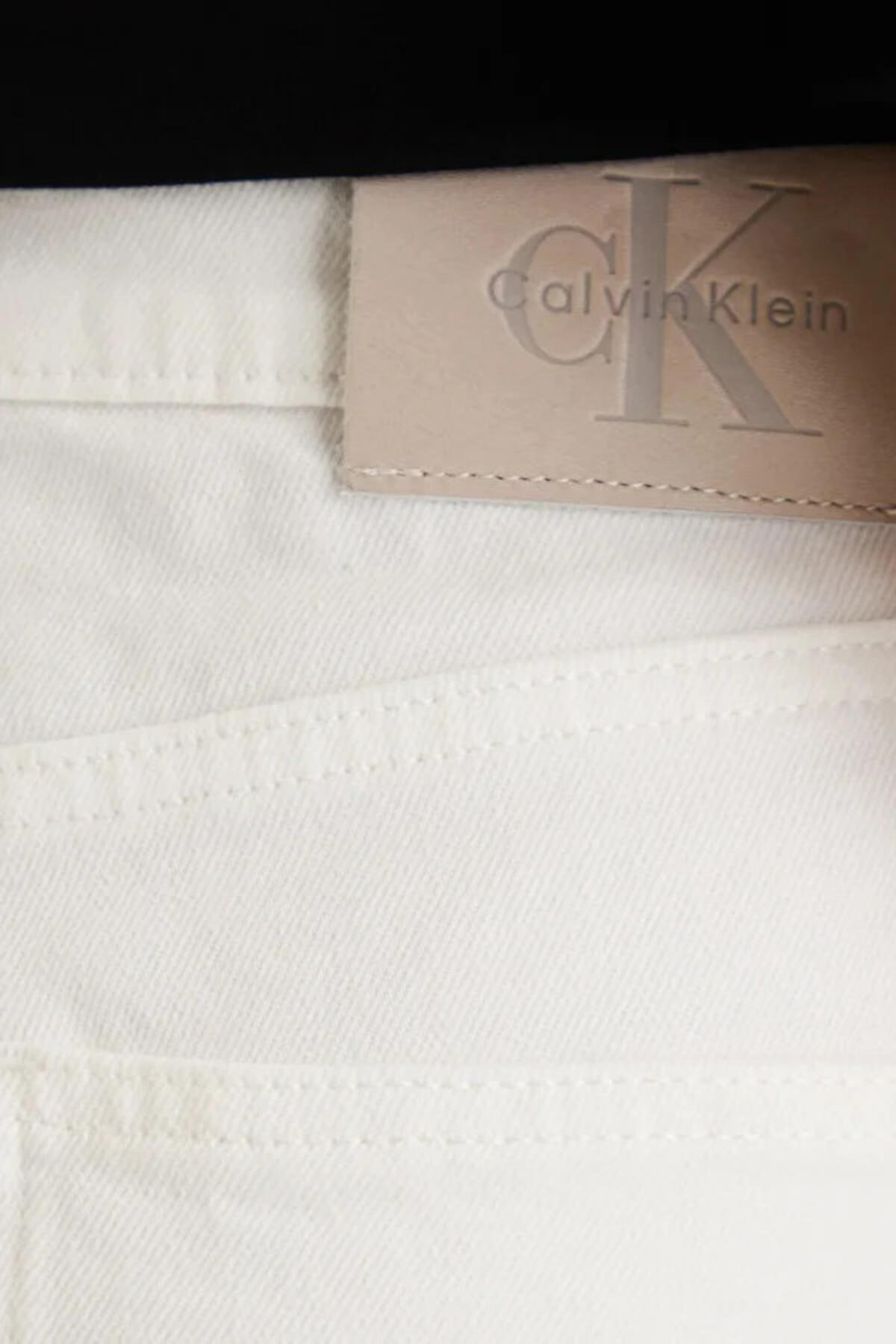 Calvin Klein MOM JEAN CHALK WHITE, ASN, SH, 25 Beyaz Kadın Kot Pantolon