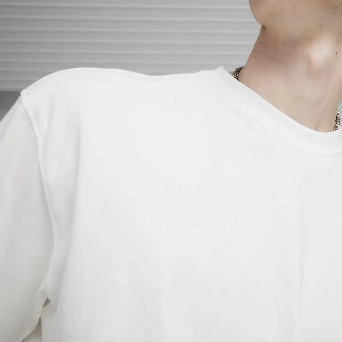 Puma DOWNTOWN Badge Tee Beyaz Erkek T-Shirt