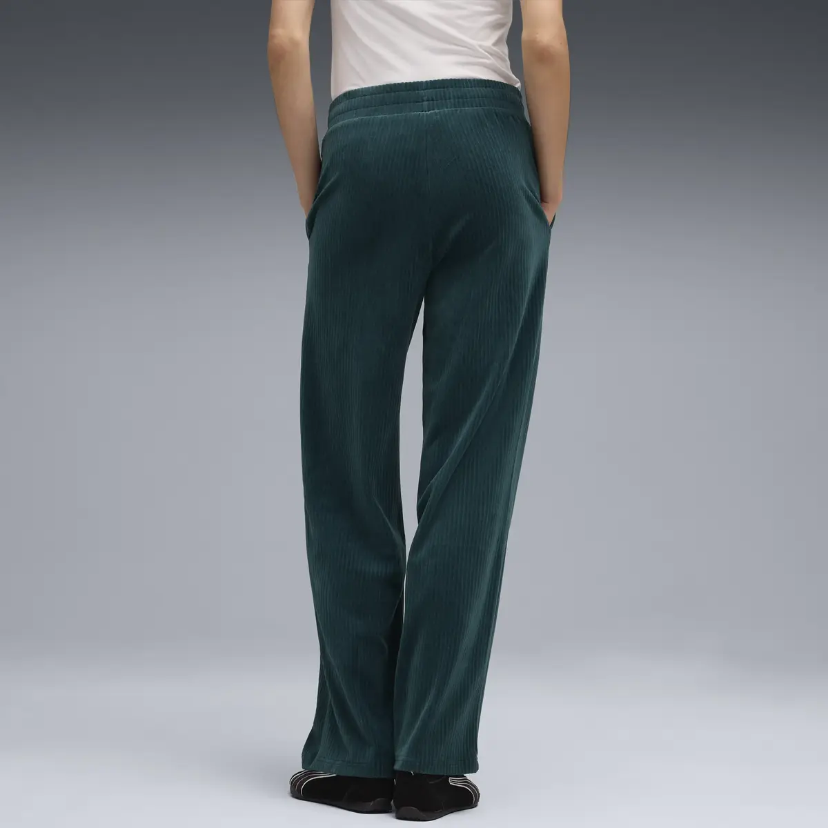 Puma ESS ELEVATED Velour Pant Yeşil Kadın Eşofman Altı