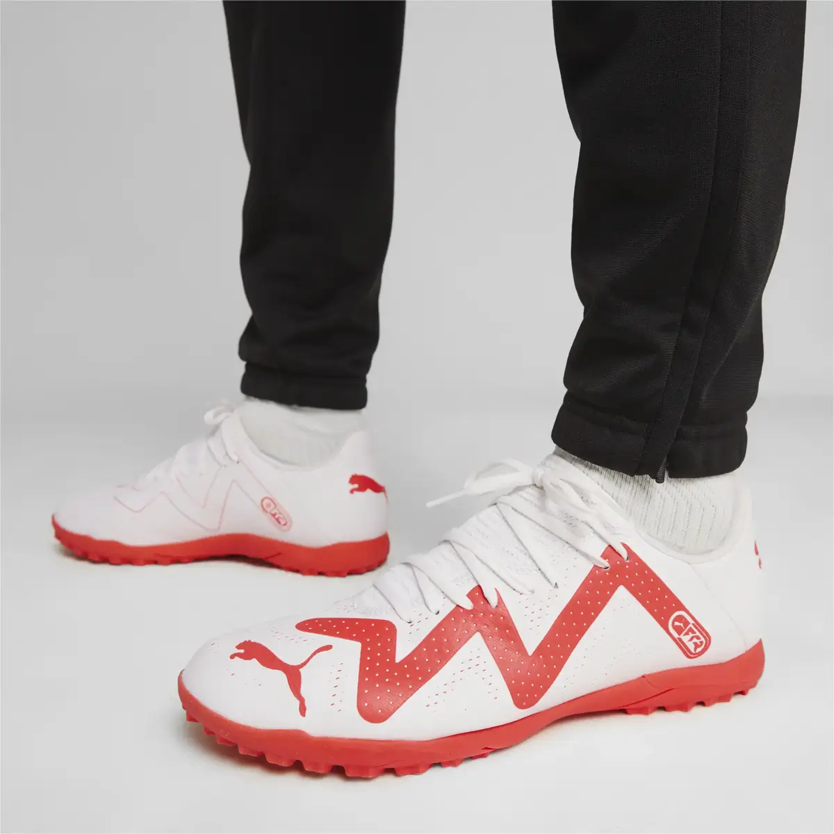Puma FUTURE PLAY TT Beyaz Erkek Krampon
