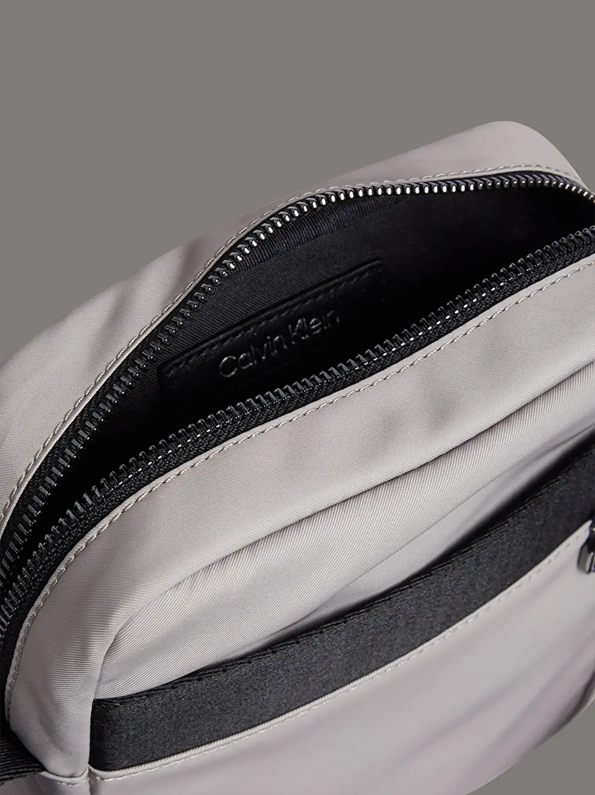 Calvin Klein CK EST. NYLON REPORTER Erkek Postacı Çantası