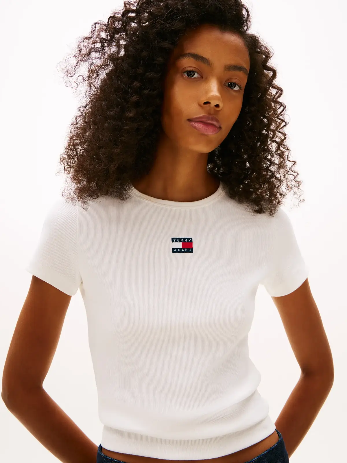 Tommy Hilfiger TJW SLIM BADGE RIB T, YBL Beyaz Kadın T-Shirt & Polo