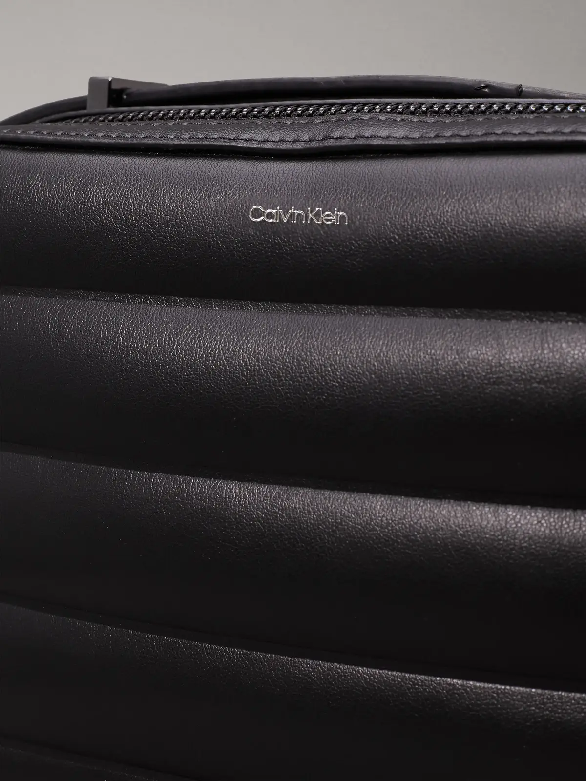 Calvin Klein LINE QUILT CAMERA BA Kadın Siyah Omuz Çanta