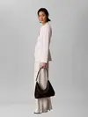 Calvin Klein EMBLEM HW PEBBLE SHO Siyah Kadın Omuz Çantası