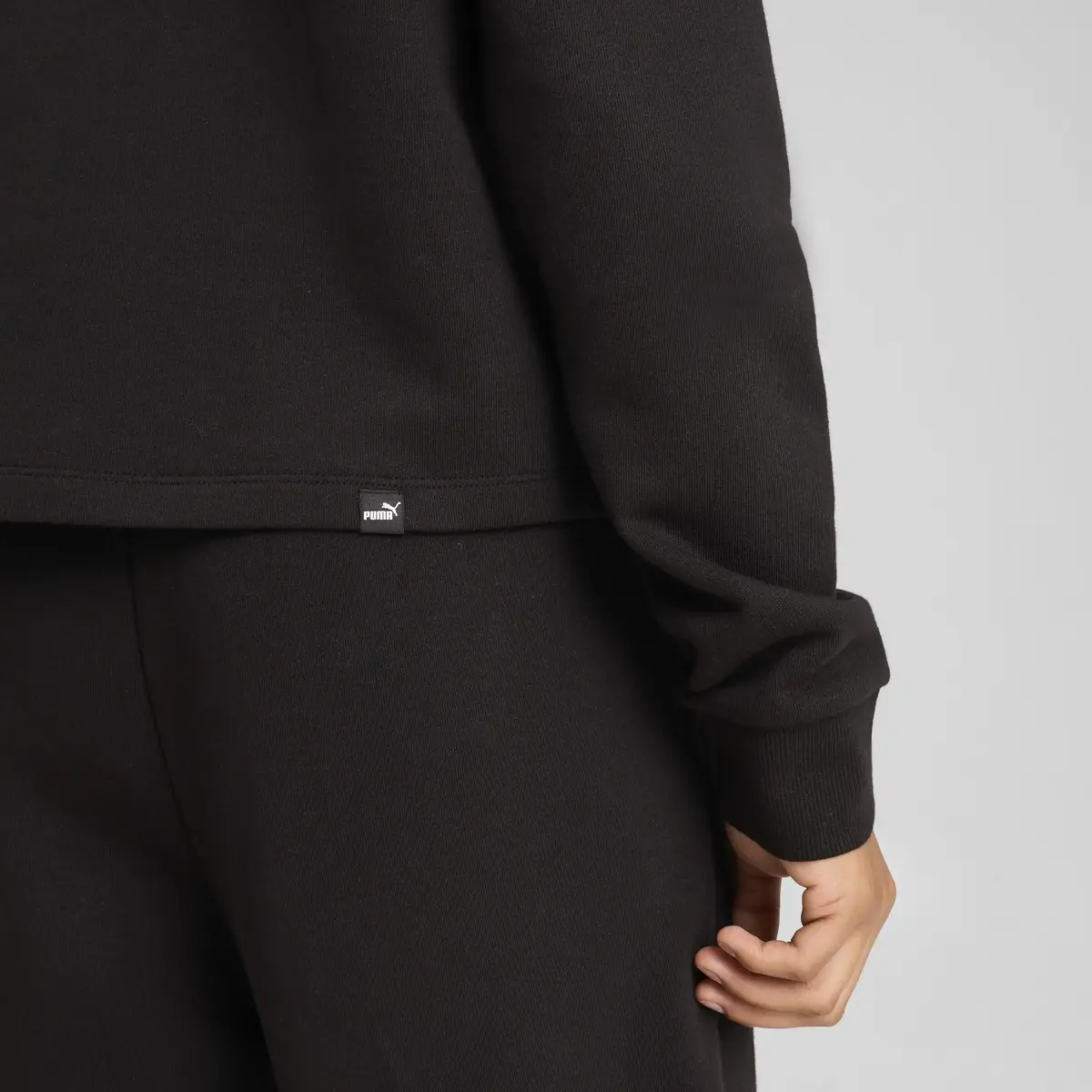 Puma ESS+ CLASS ACT Crew Siyah Kadın Sweatshirt