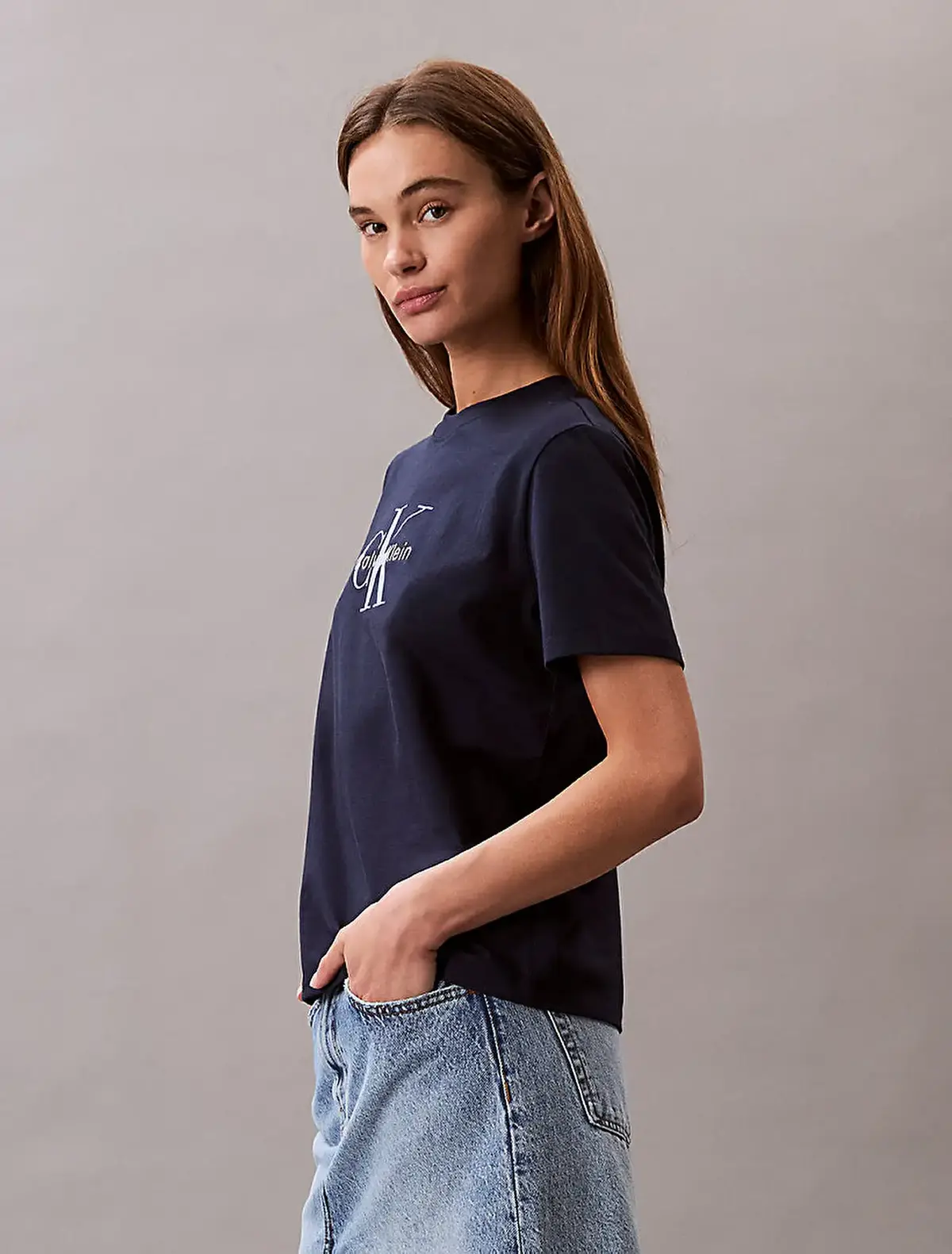 Calvin Klein HERO SS CLASSIC MONOLOGO CNECK T Antrasit Kadın Tişört