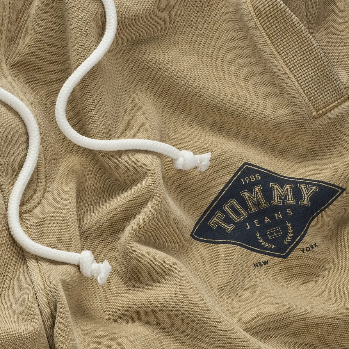 Tommy Hilfiger TJM REG VARSITY GRAP, ACT Bej Erkek Şort