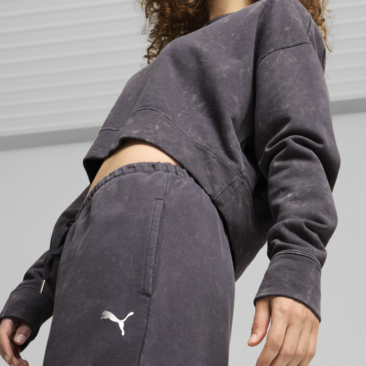 Puma DARE TO Relaxed Washed Crew Gri kadın Sweatshirt