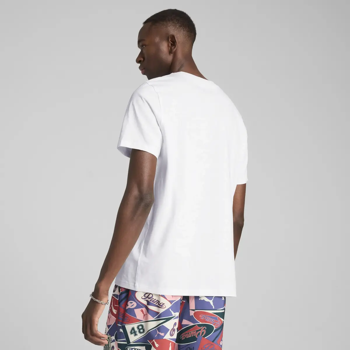 PUMA WARDROBE ESS Graphic Tee Beyaz Erkek T-Shirt