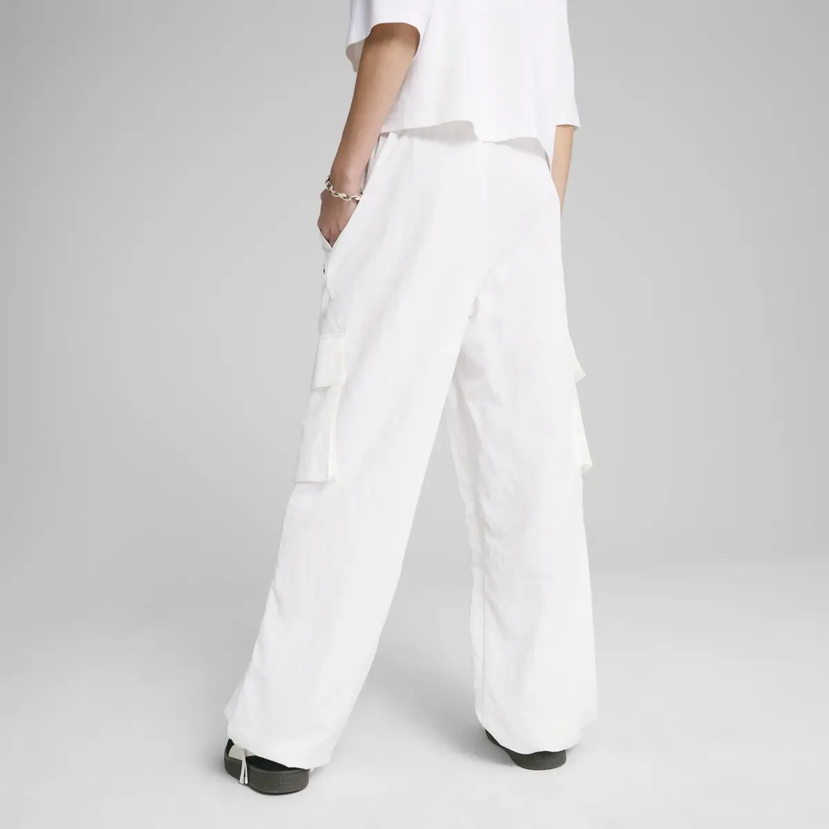 PUMA WARDROBE ESS Cargo Pants Beyaz Kadın Eşofman Altı