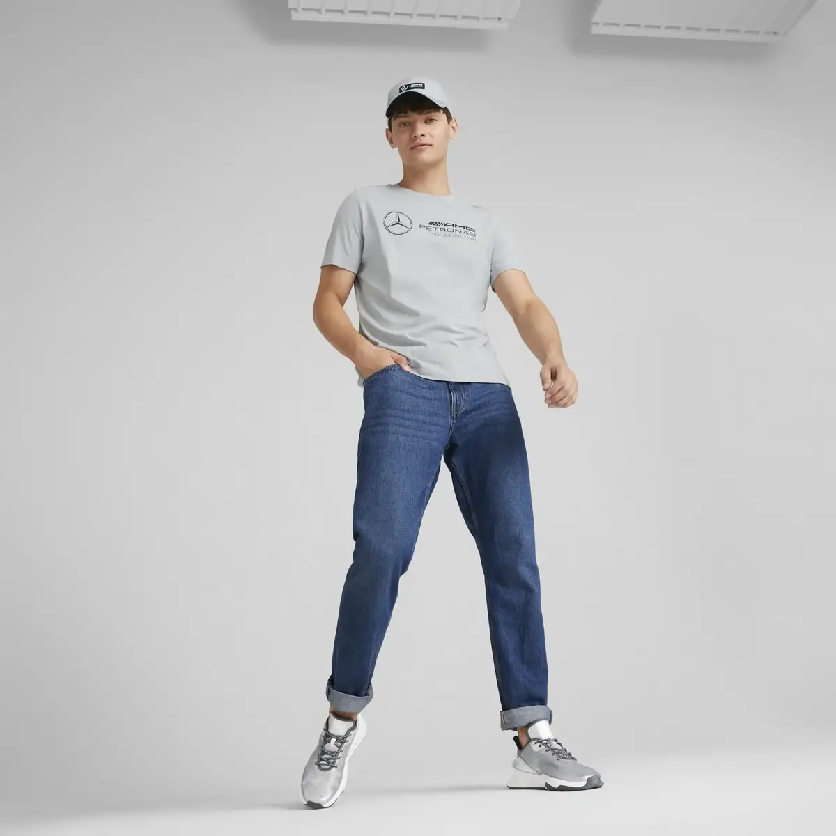 Puma MAPF1 ESS Logo Tee Mercedes Mercedes Gri Erkek/Unisex T-Shirt