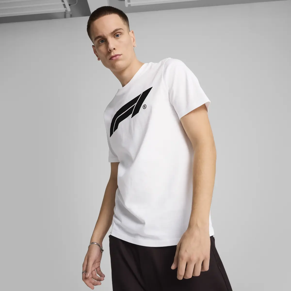 Puma F1 ESS Logo Tee 180g Beyaz Erkek T-Shirt & Polo
