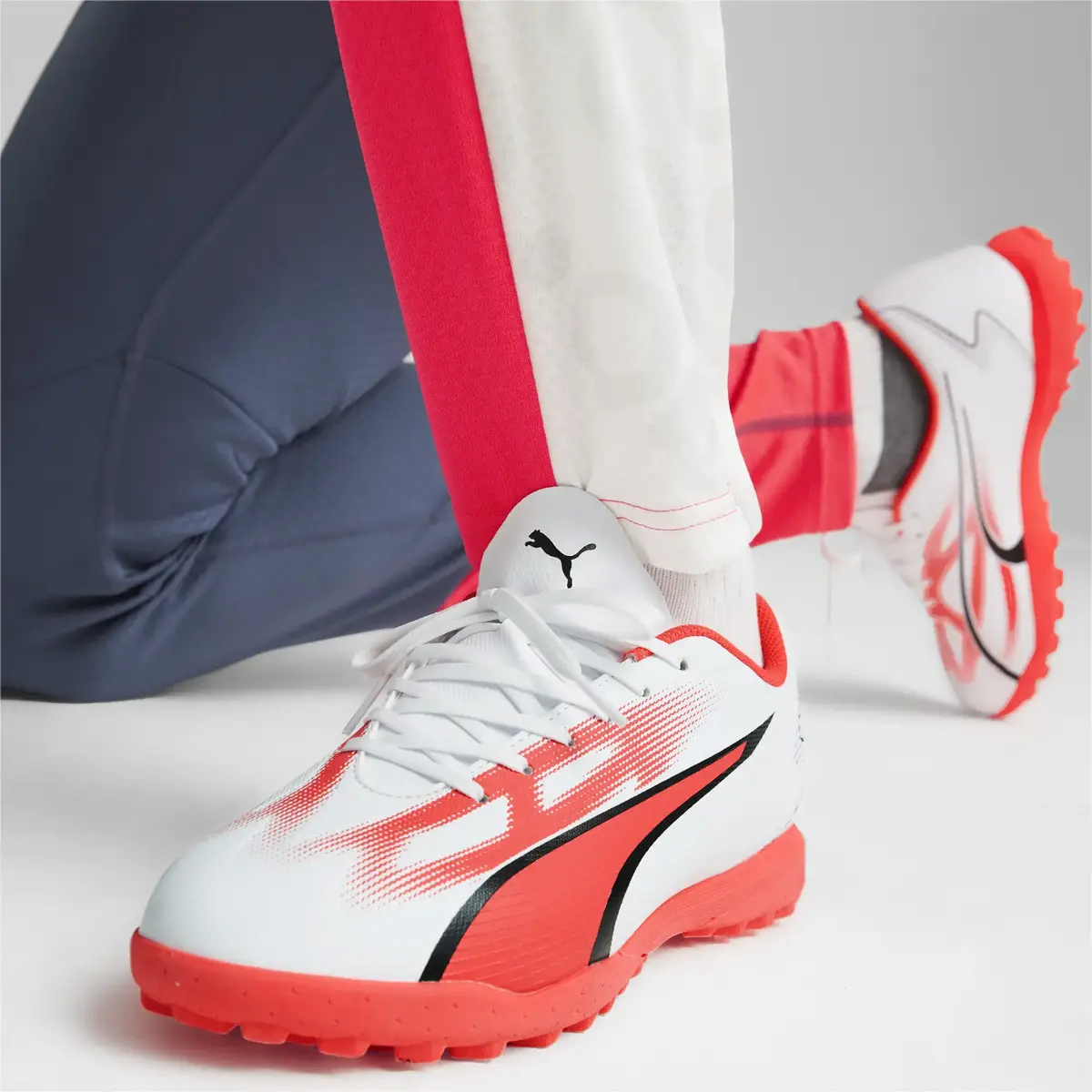Puma ULTRA PLAY TT Kırmızı Erkek Halı Saha Ayakkabısı