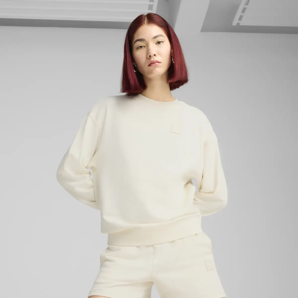 PUMA ESS ELEVATED Comfort Crew TR Kadın Krem Sweatshirt