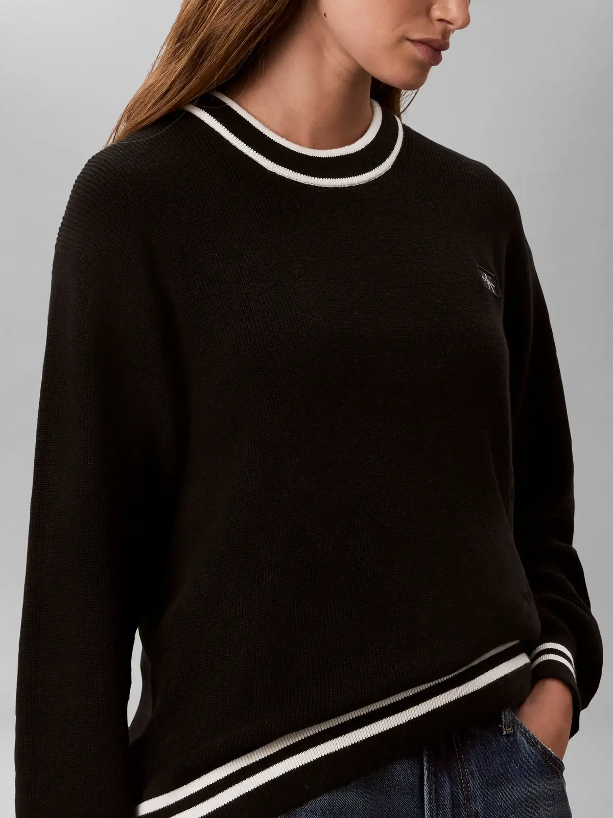 WOVEN LABEL CREWNECK, UB1