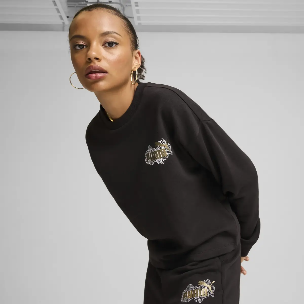 Puma ESS+ CLASS ACT Crew Siyah Kadın Sweatshirt
