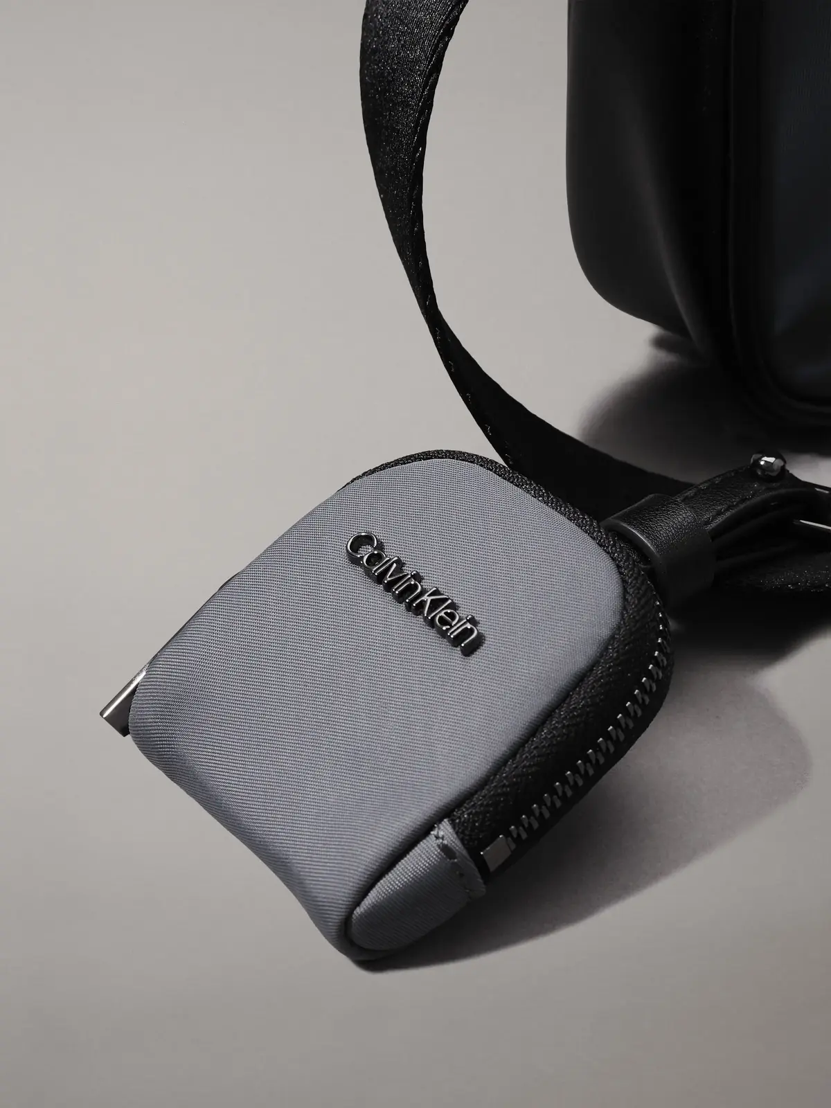 Calvin Klein CK EST. NYLON CUBE R Erkek Gri Omuz Çanta