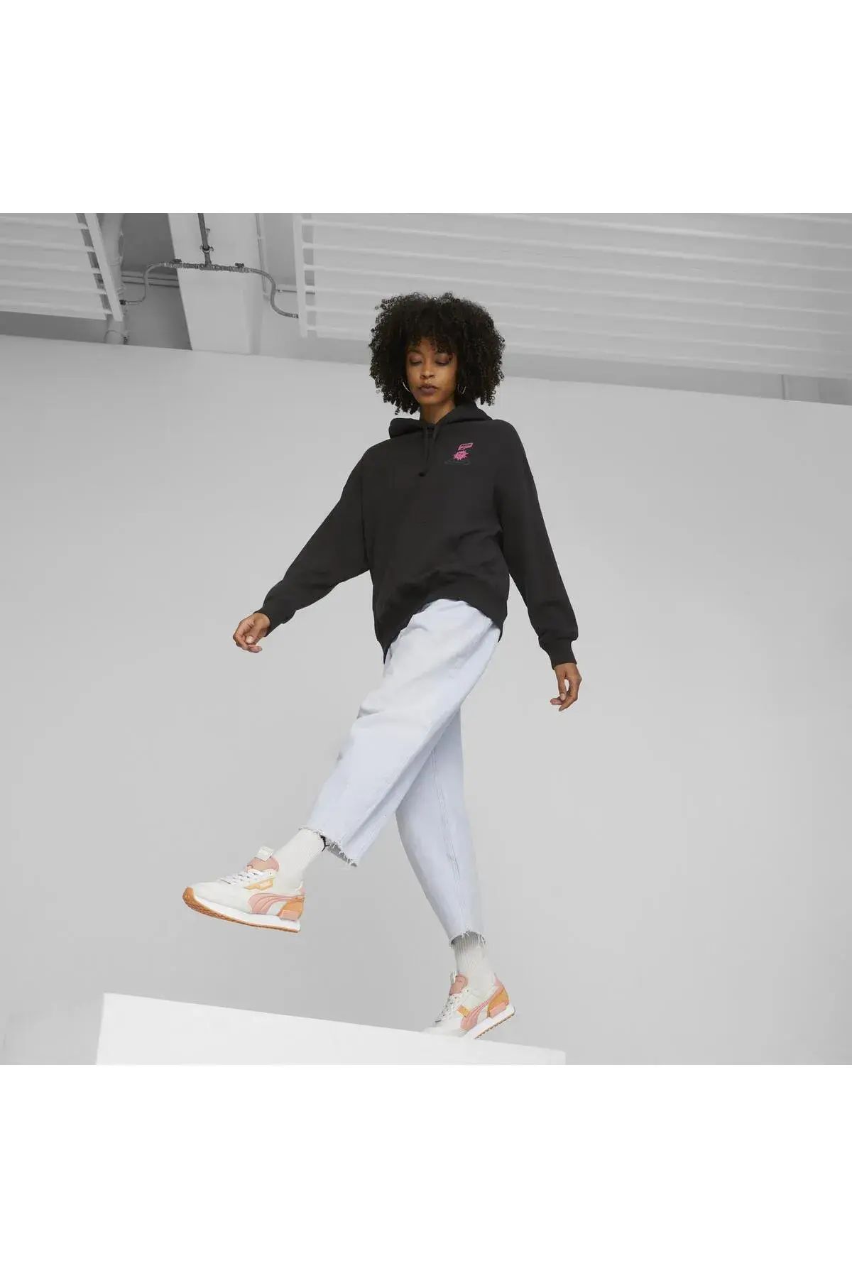 Puma DOWNTOWN Oversized Graphic Hoodie TR Siyah Kadın Hoodie