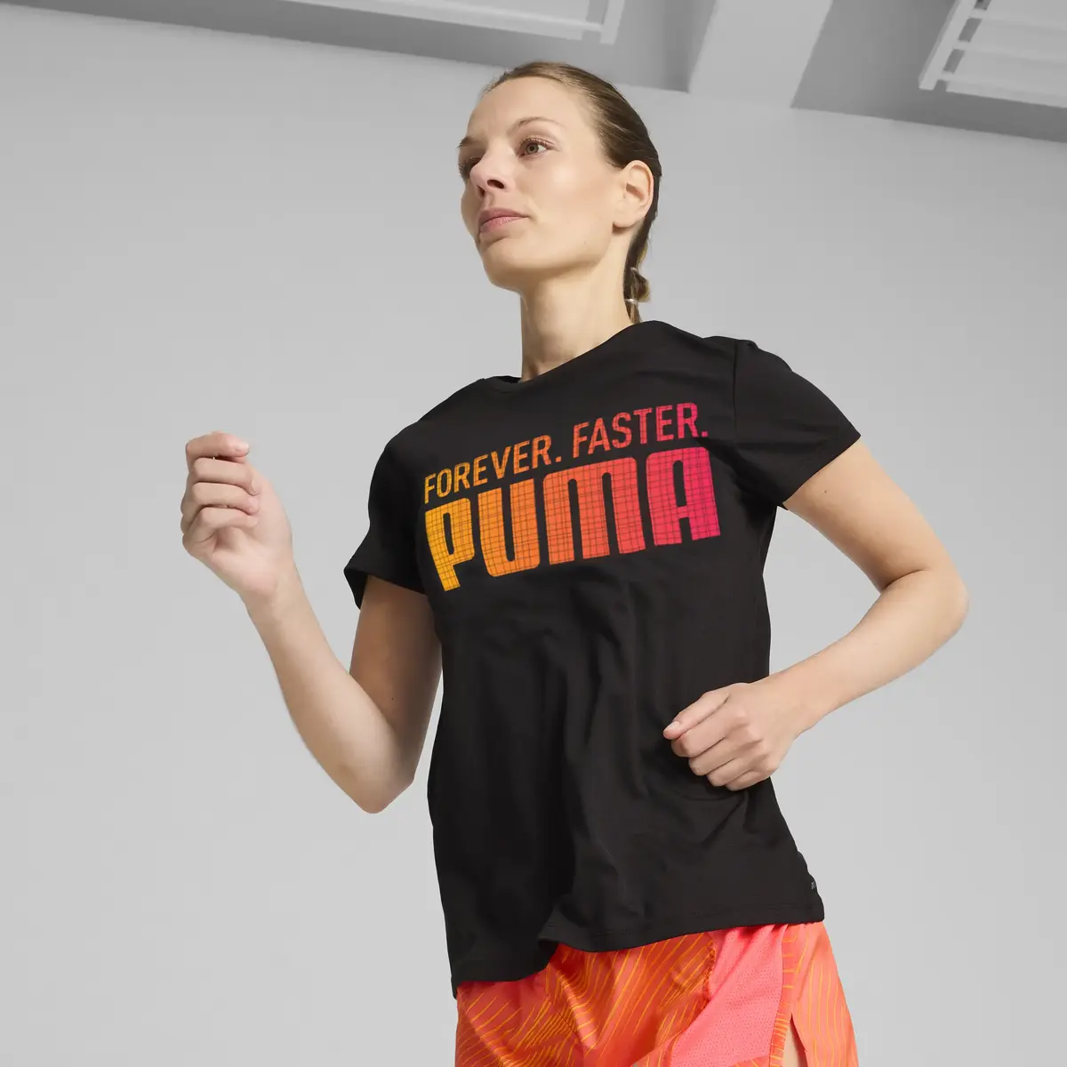Puma RUN FAVROITES FF GRAPHIC TEE Siyah Kadın T-Shirt & Polo