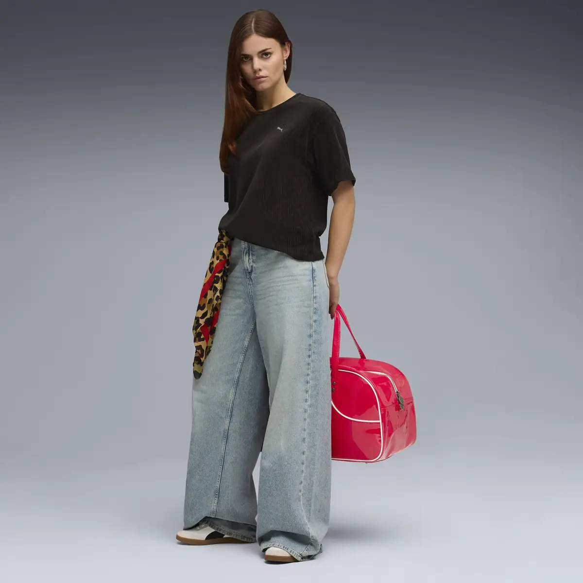 Puma ESS ELEVATED Velour Tee Siyah Kadın T-Shirt & Polo