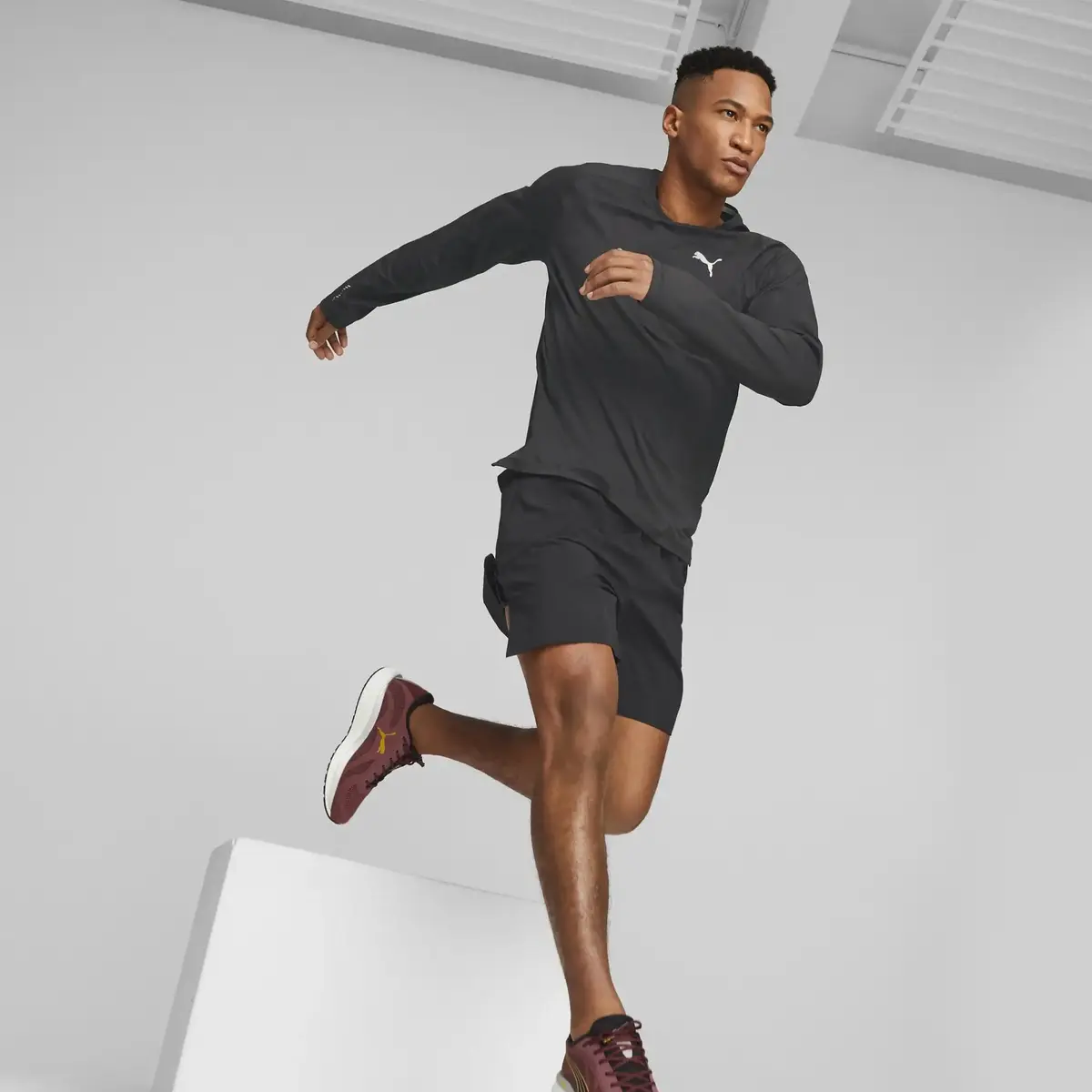 Puma RUN ULTRAWEAVE 7" SHORT Siyah Erkek Şort
