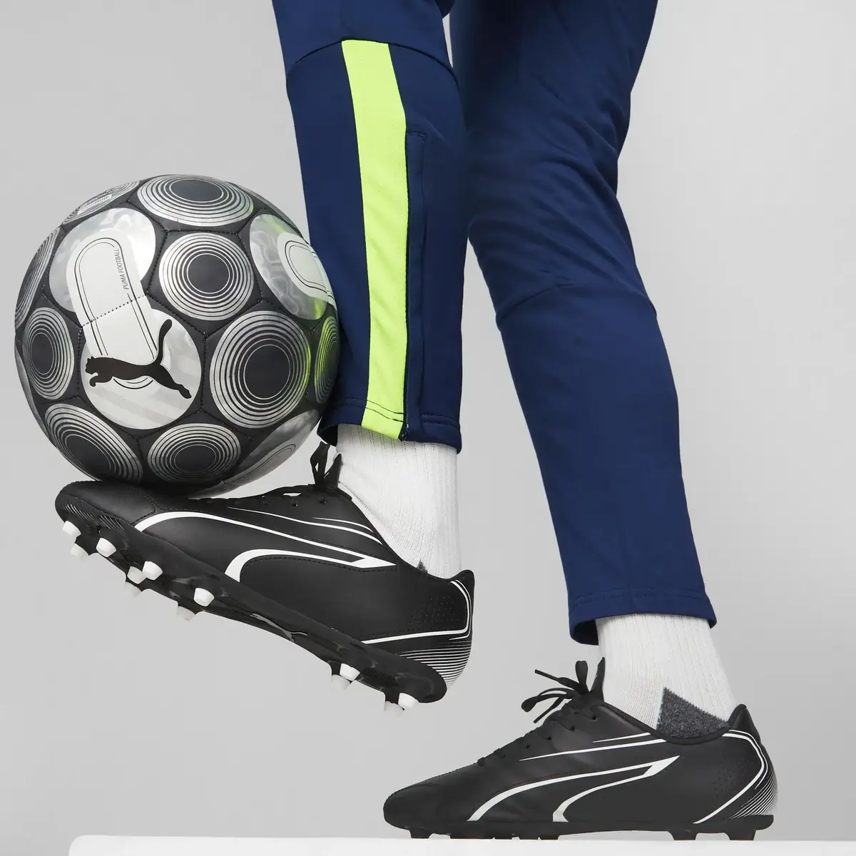 PUMA VITORIA FG/AG Siyah Erkek Krampon