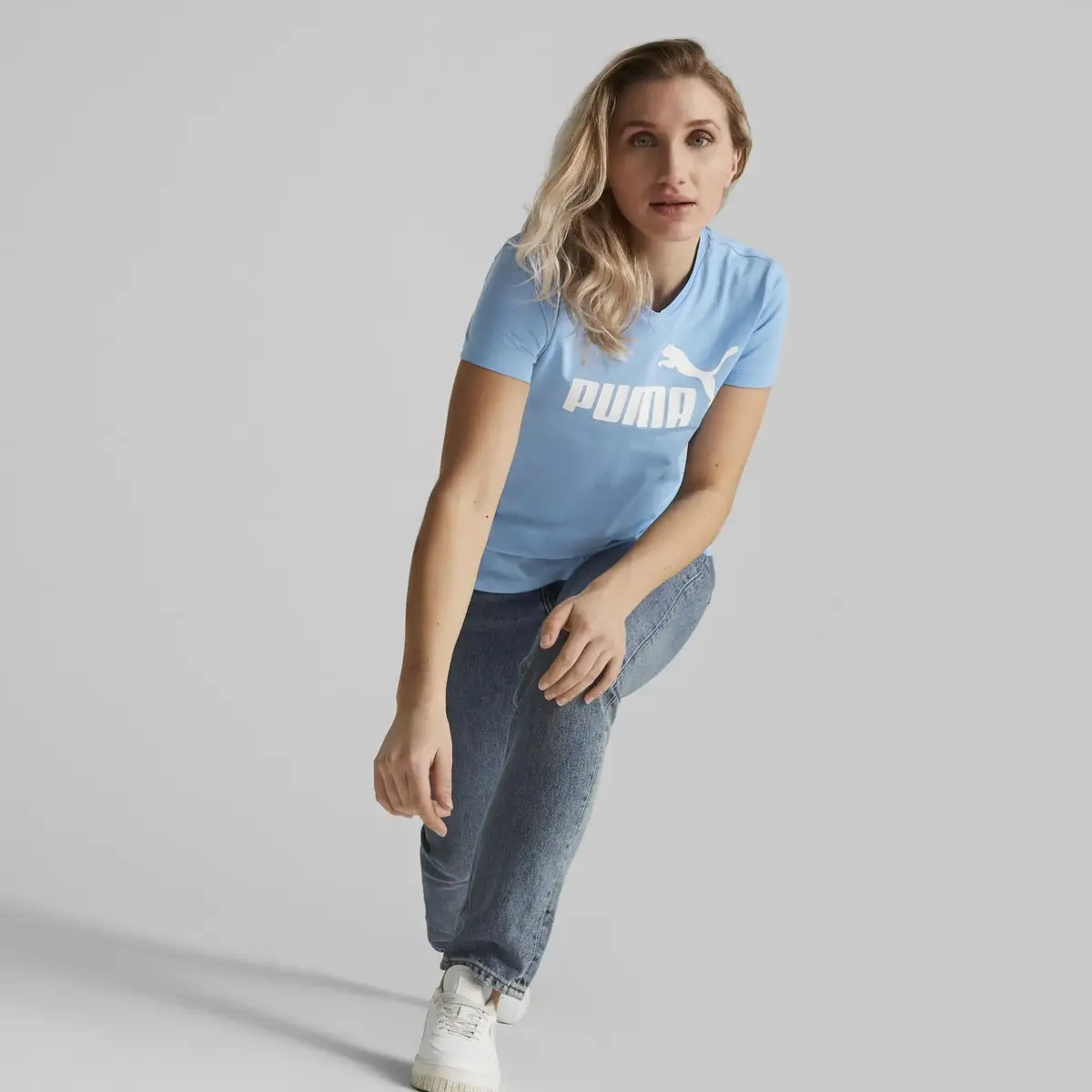 Puma ESS V-Neck Tee Mavi Kadın T-Shirt