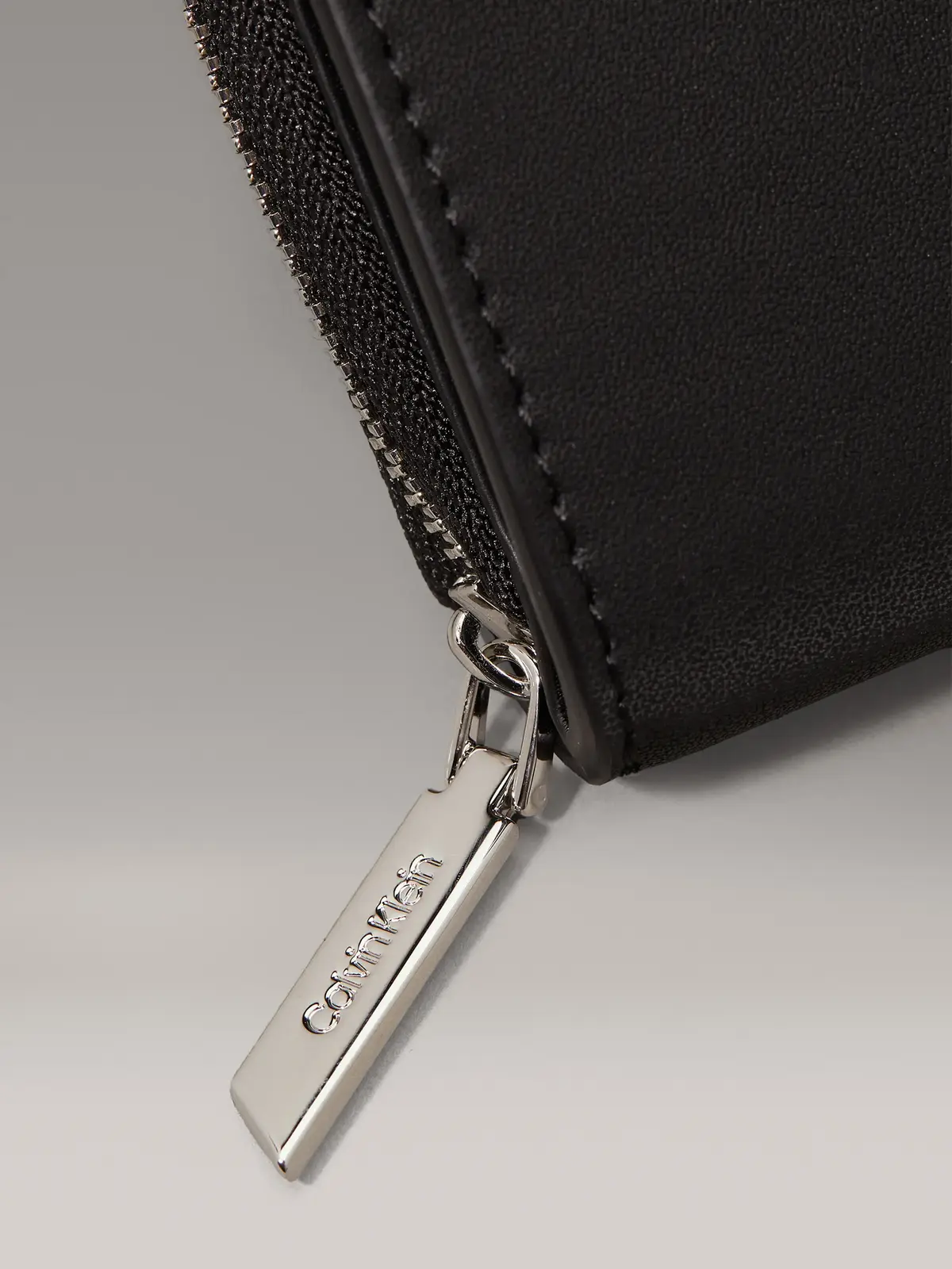 Calvin Klein Siyah Kadın Çanta & Cüzdan