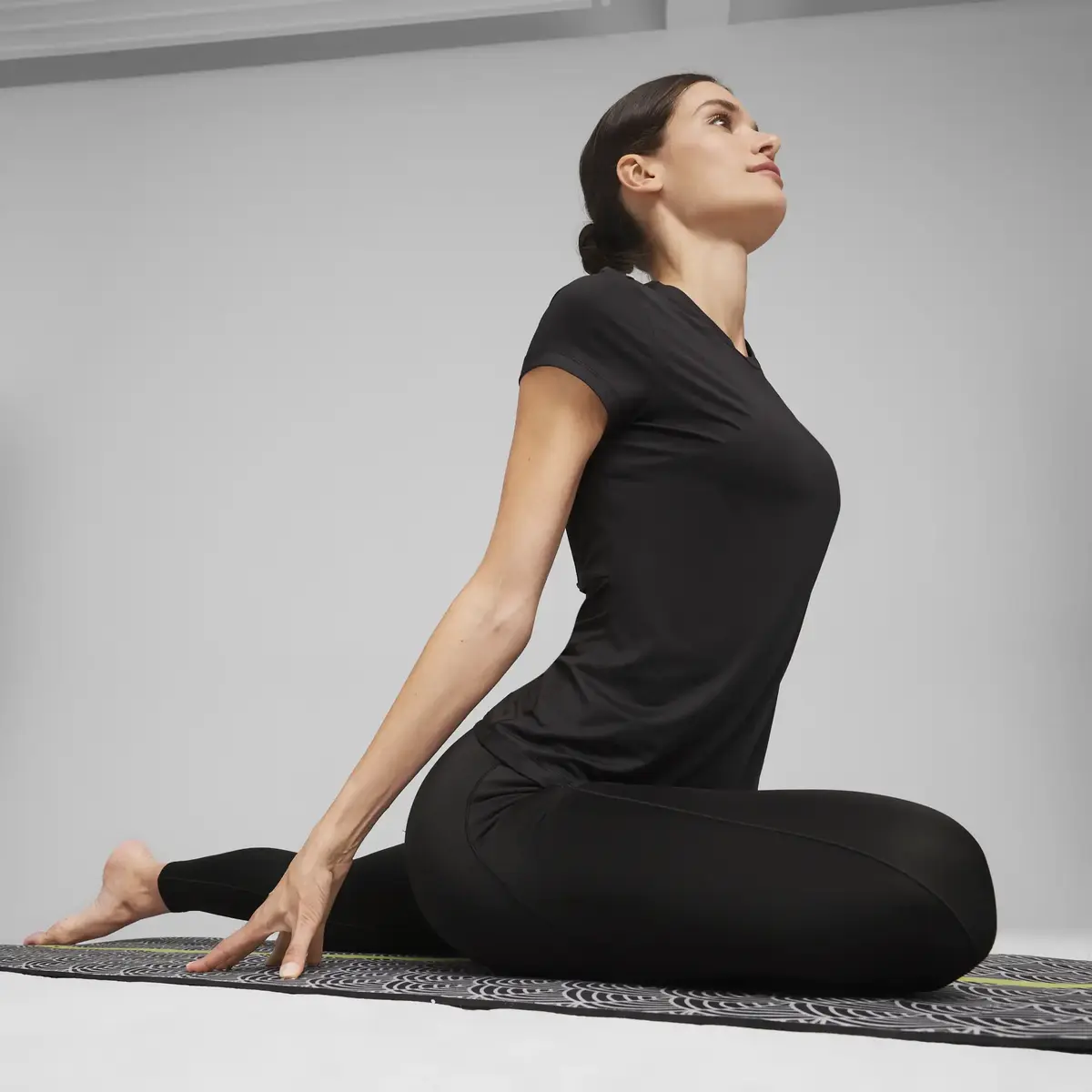 Puma STUDIO SHEER FASHION TEE Siyah Kadın T-Shirt