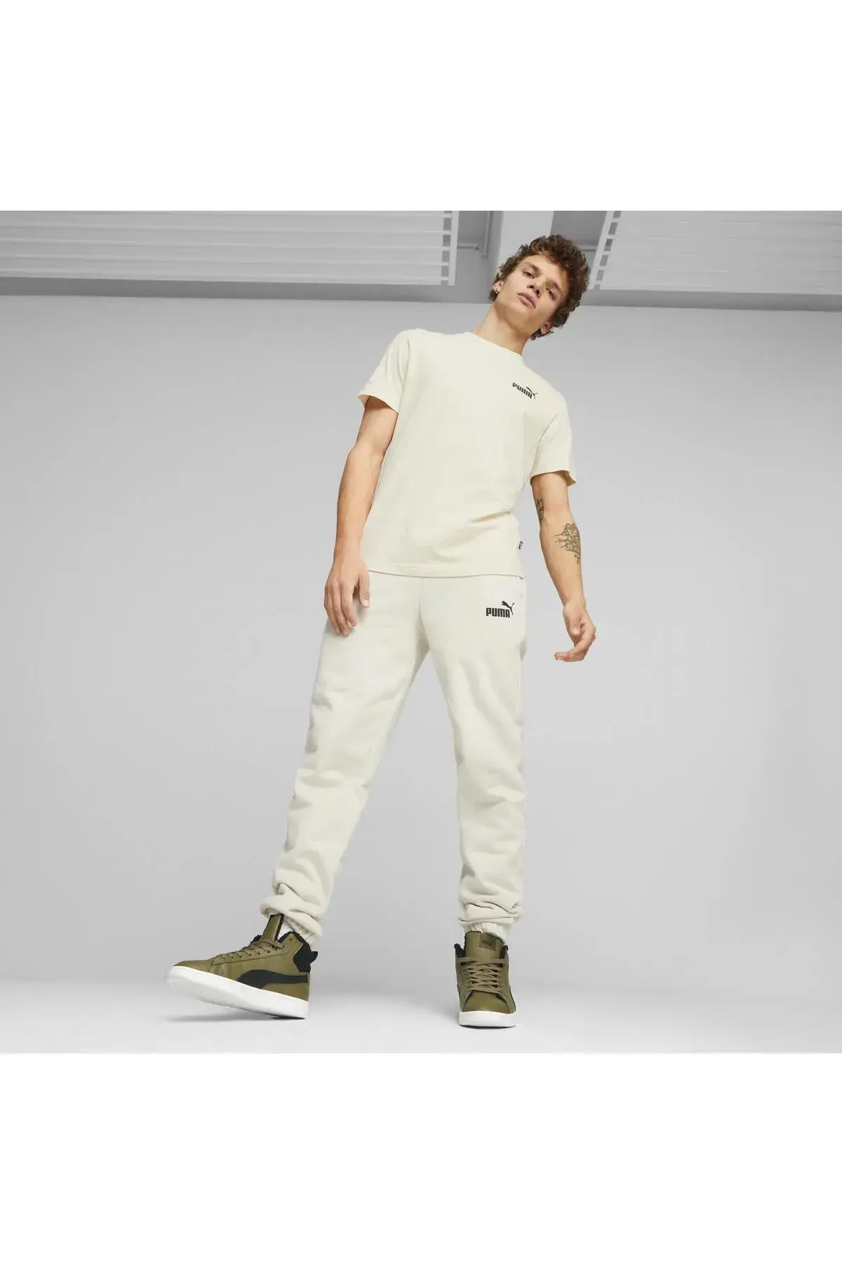 Puma ESS ELEVATED Execution Tee Kırık Beyaz Erkek T-Shirt