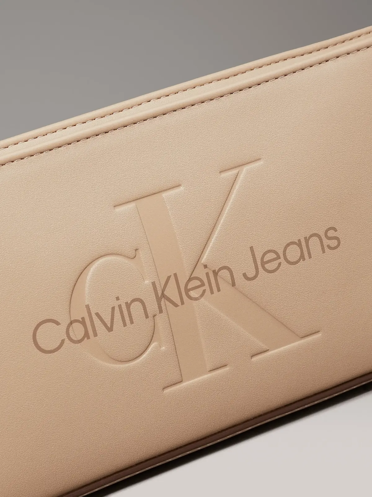 Calvin Klein SCULPTED SHOULDER PO, PBF Bej Kadın Çanta