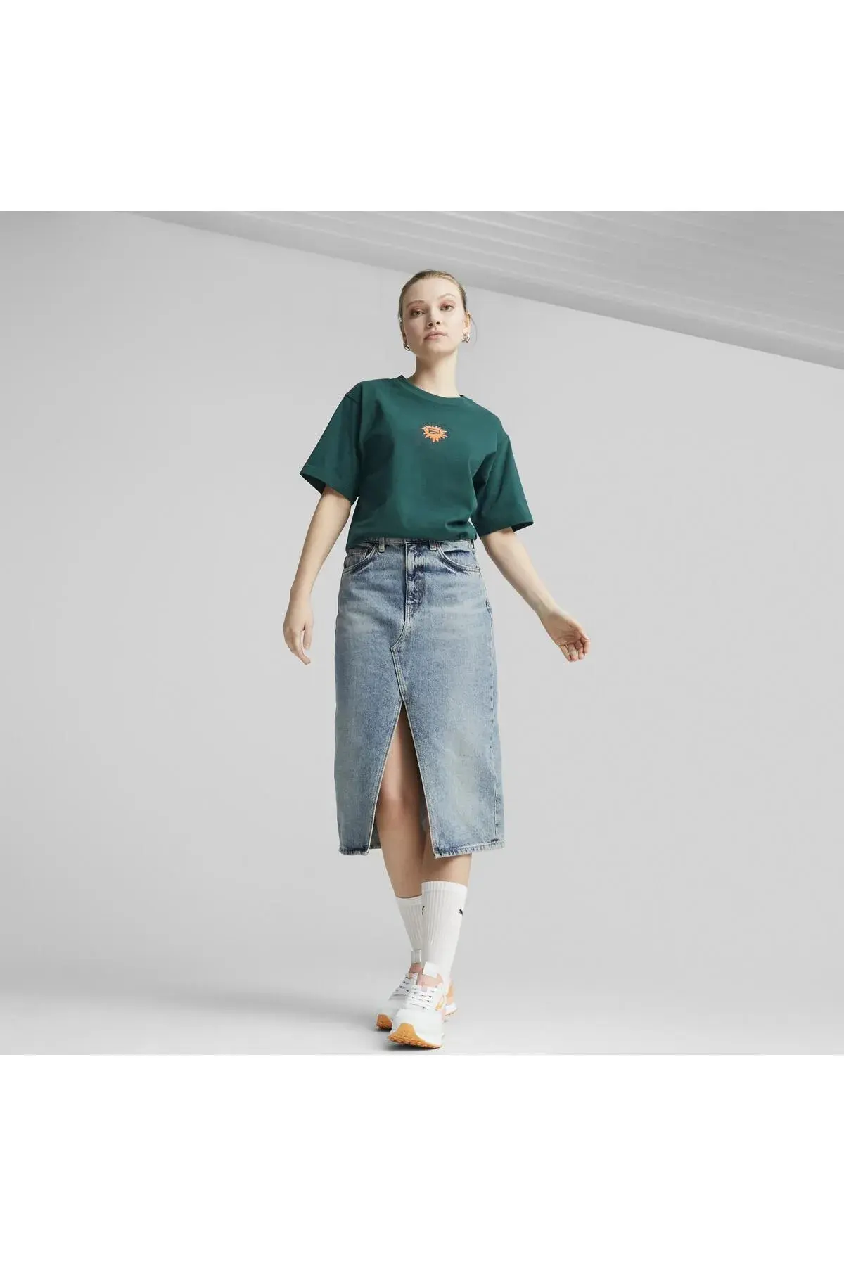 Puma DOWNTOWN Relaxed Graphic Tee Yeşil Kadın T-Shirt