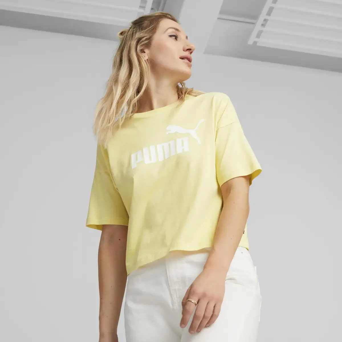 Puma Ess Cropped Logo Tee Light Straw Beyaz Kadın T-shirt