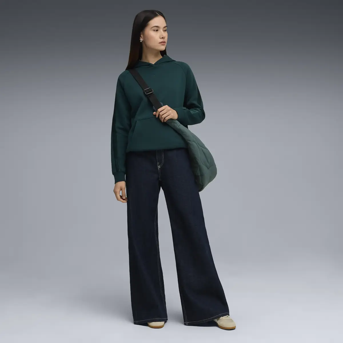 Puma ESS ELEVATED Satin Hoodie Yeşil Kadın Saten Kapüşonlu Sweatshirt